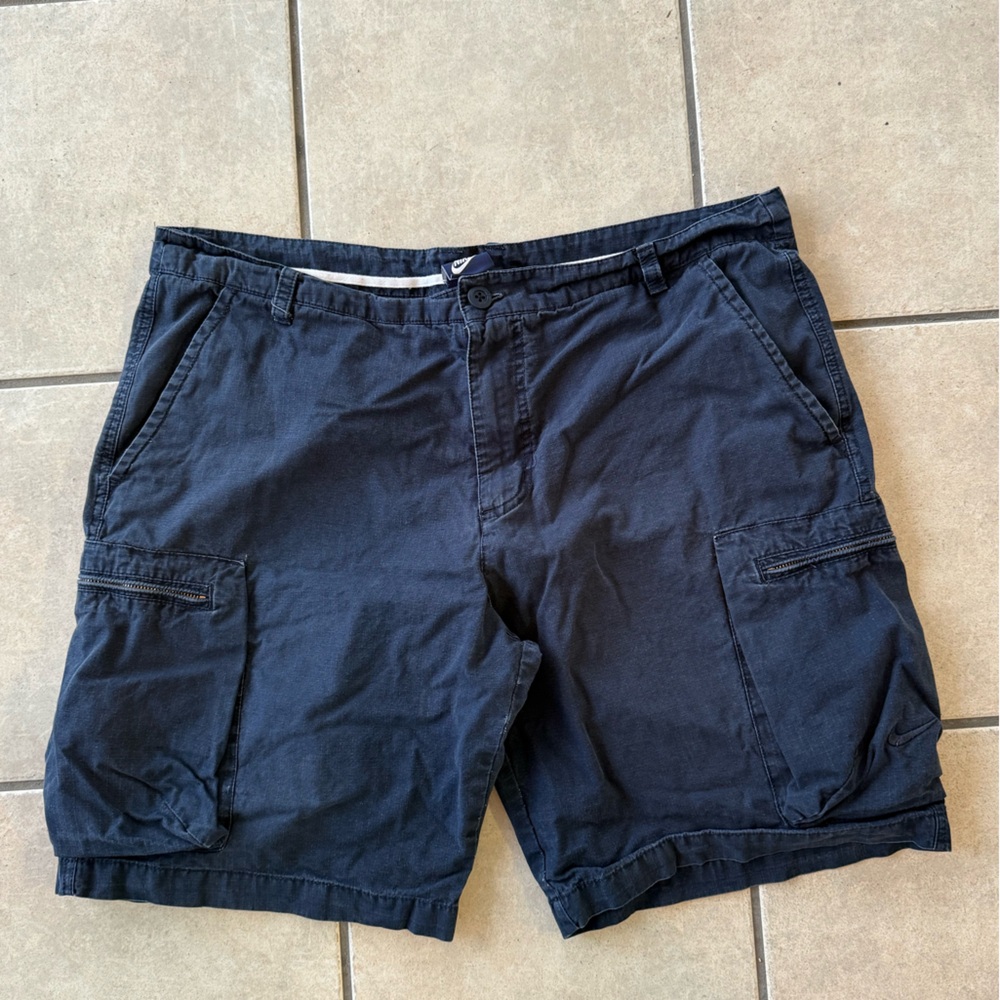 Nike men’s blue/navy Cargo shorts 38